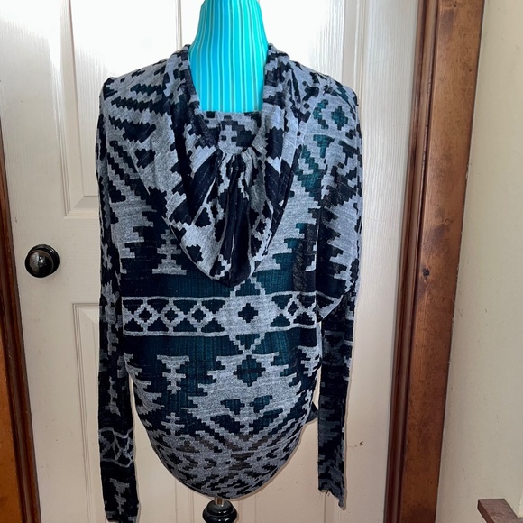 HOLLISTER AZTEC  BURNOUT PULLOVER HOODIE HI LOW SZ XS/S - Picture 2 of 4